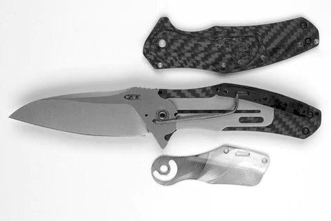 Pivot Systems and Opening Methods of Folding Knives